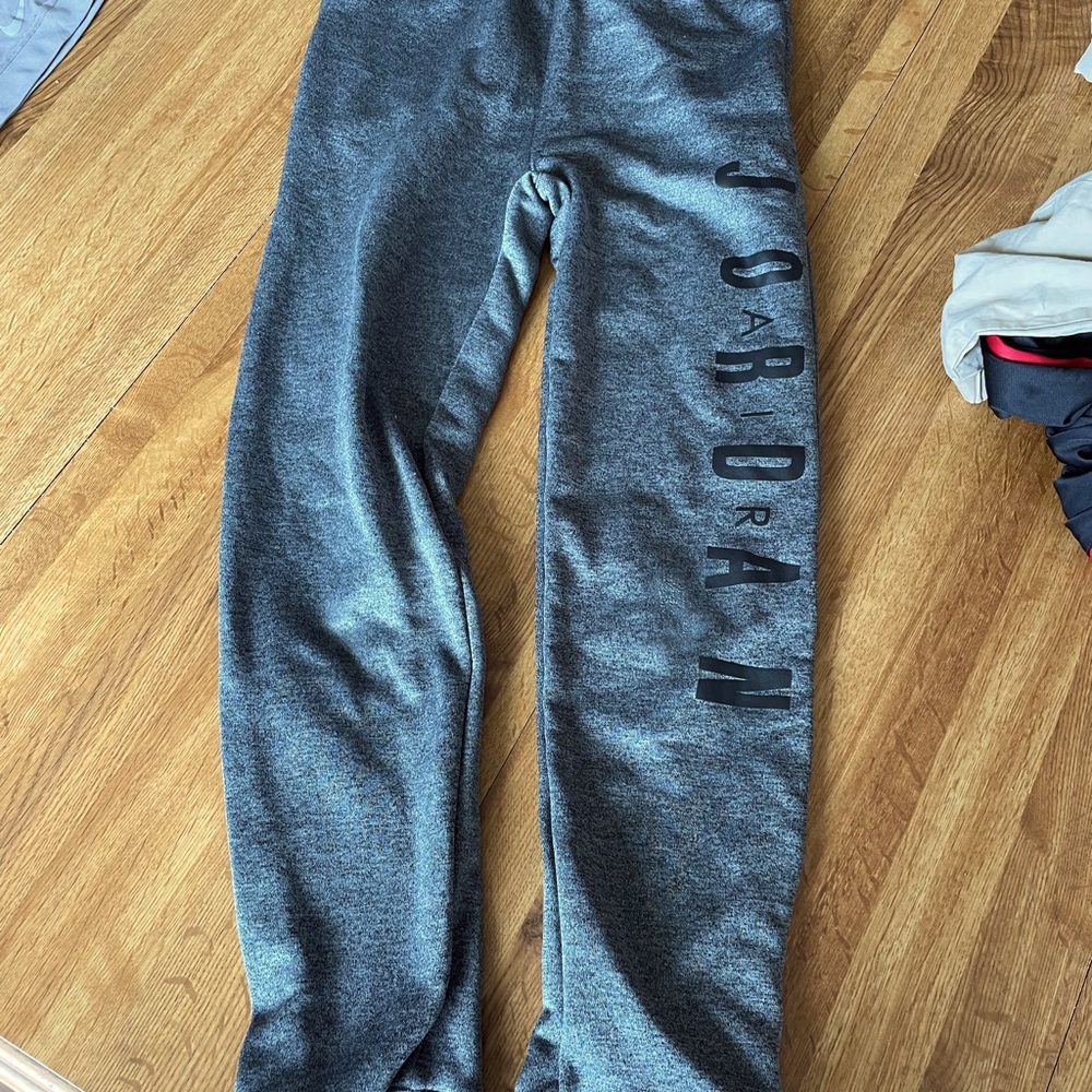 Jordan steal gray joggers